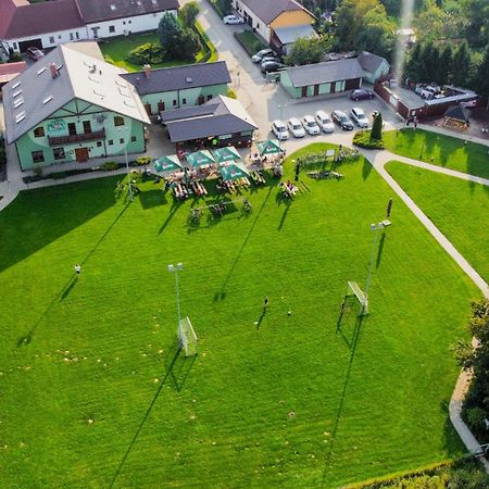 Restaurace A Penzion Kamenec Jilešovice エクステリア 写真