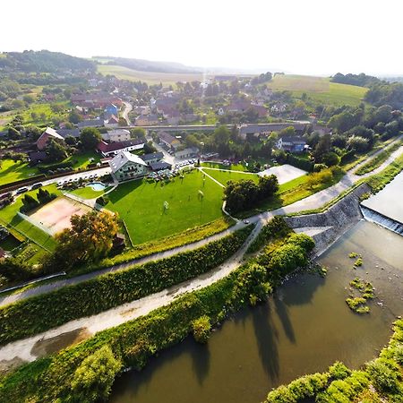 Restaurace A Penzion Kamenec Jilešovice エクステリア 写真