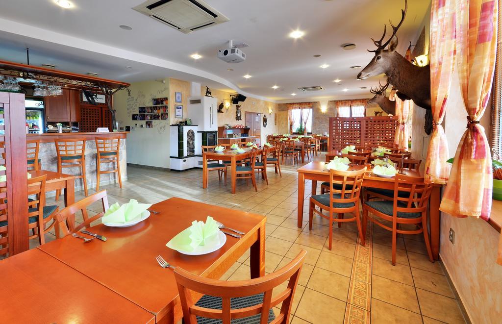 Restaurace A Penzion Kamenec Jilešovice エクステリア 写真