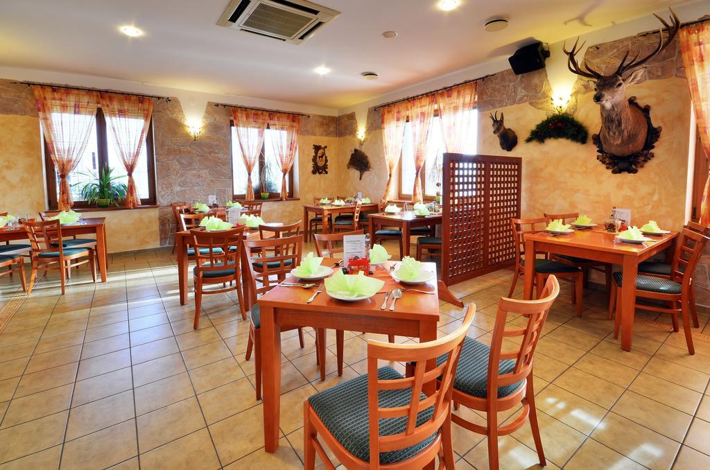 Restaurace A Penzion Kamenec Jilešovice エクステリア 写真