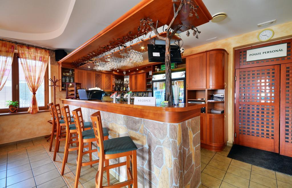 Restaurace A Penzion Kamenec Jilešovice エクステリア 写真