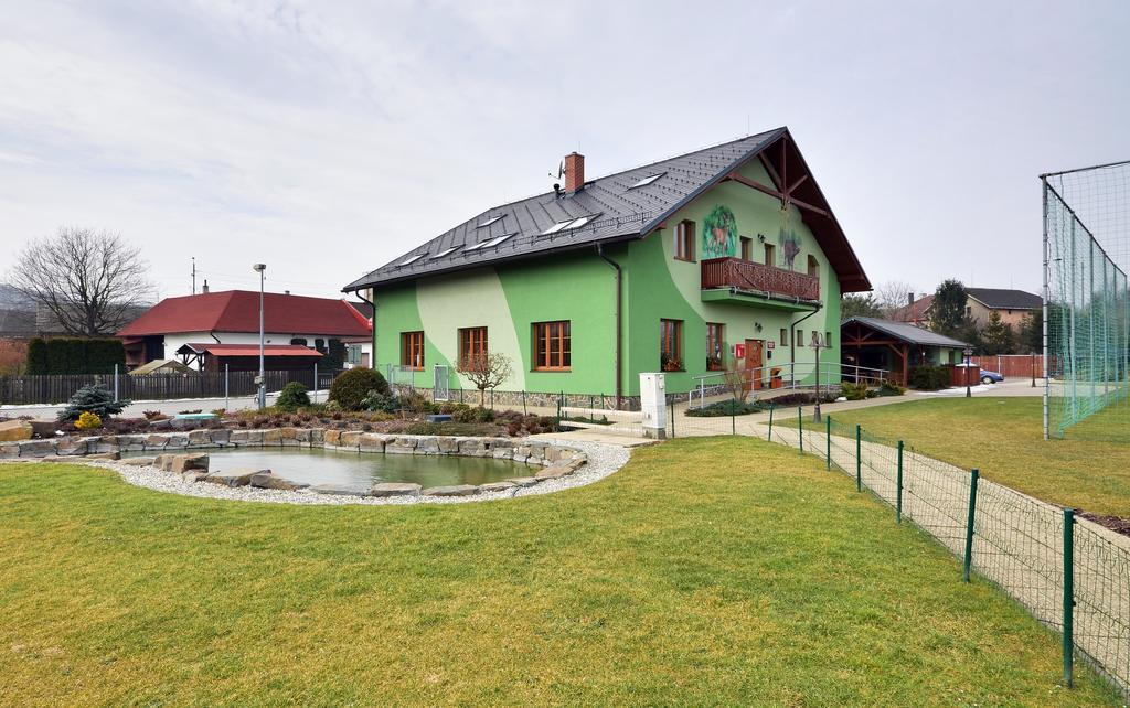 Restaurace A Penzion Kamenec Jilešovice エクステリア 写真